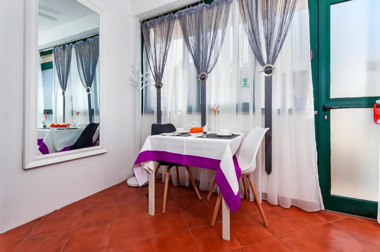 Apartments And Rooms Villa Dea Adults Only ロヴィニ エクステリア 写真