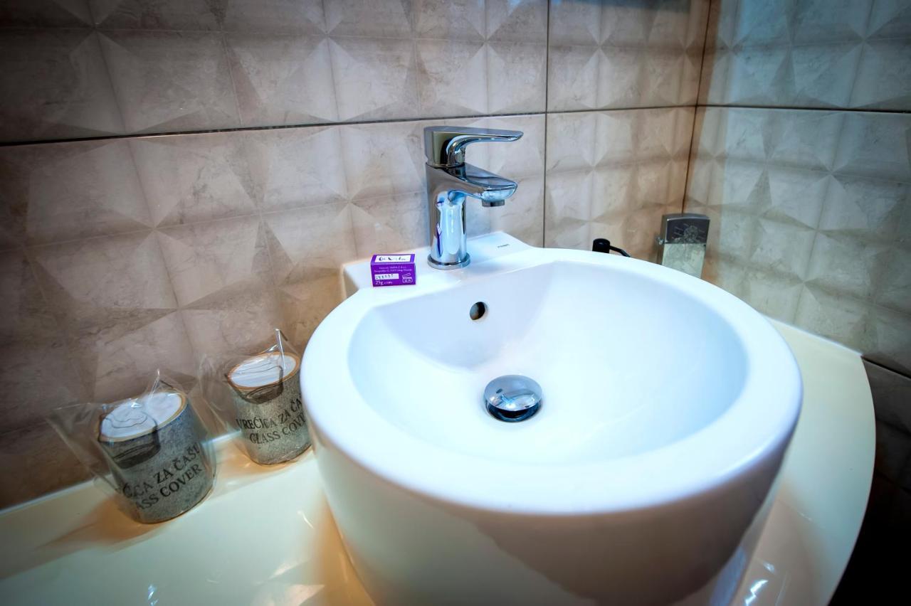 Apartments And Rooms Villa Dea Adults Only ロヴィニ エクステリア 写真