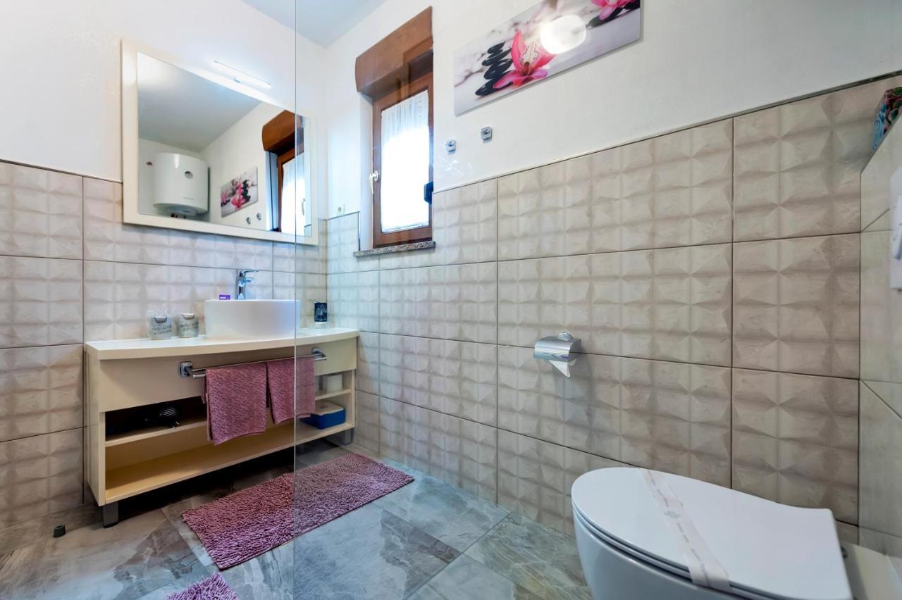 Apartments And Rooms Villa Dea Adults Only ロヴィニ エクステリア 写真